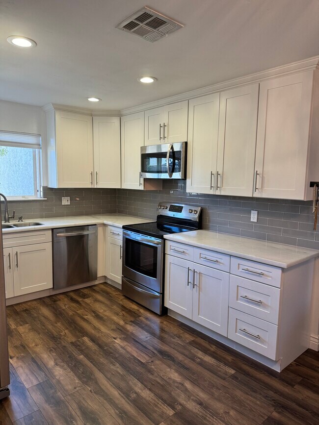 Building Photo - 6207 Burntwood Way