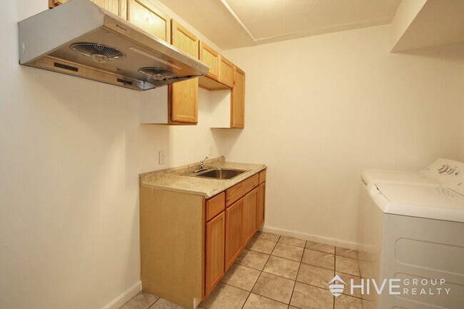 Building Photo - 3-Bedroom, 2.5-Bath Townhouse with Finishe...