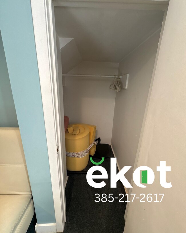 Building Photo - Birtok-500 South-1267