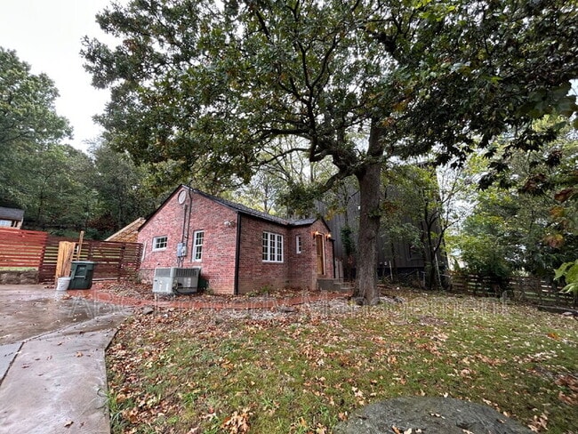 Primary Photo - 604 E Huntsville Rd