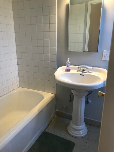 Guest Bathroom - 5362 Monroe St