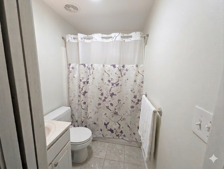 Building Photo - 1054 Cambridge St