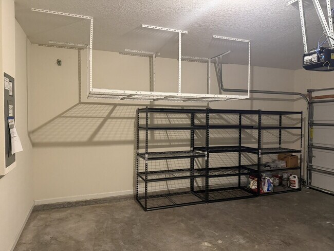 Building Photo - For Rent- Beautiful Home with 4 Bed, 2.5 Bath, PLUS a loft in Northside Jacksonville!