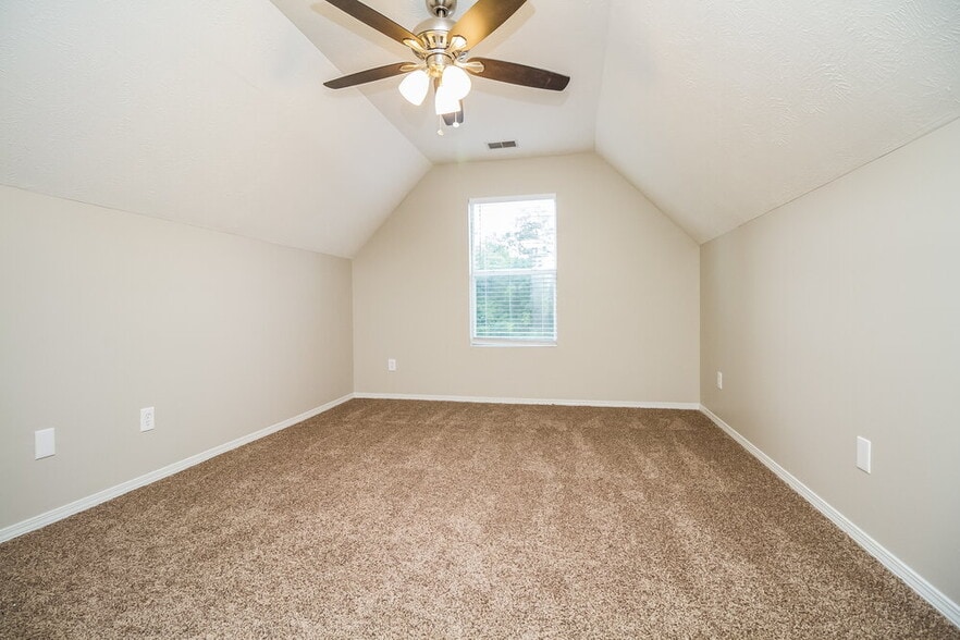 Building Photo - 2776 Sutherland Dr