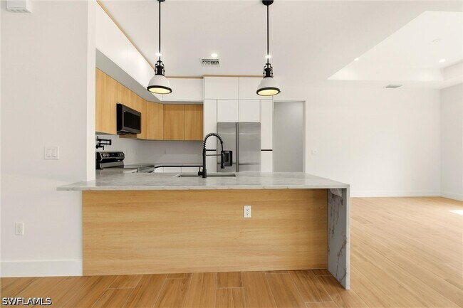Building Photo - 1514 47th Ave NE