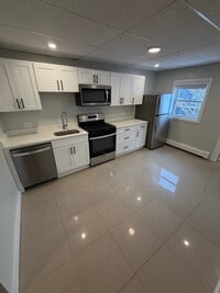 Building Photo - 83 Chelsea St