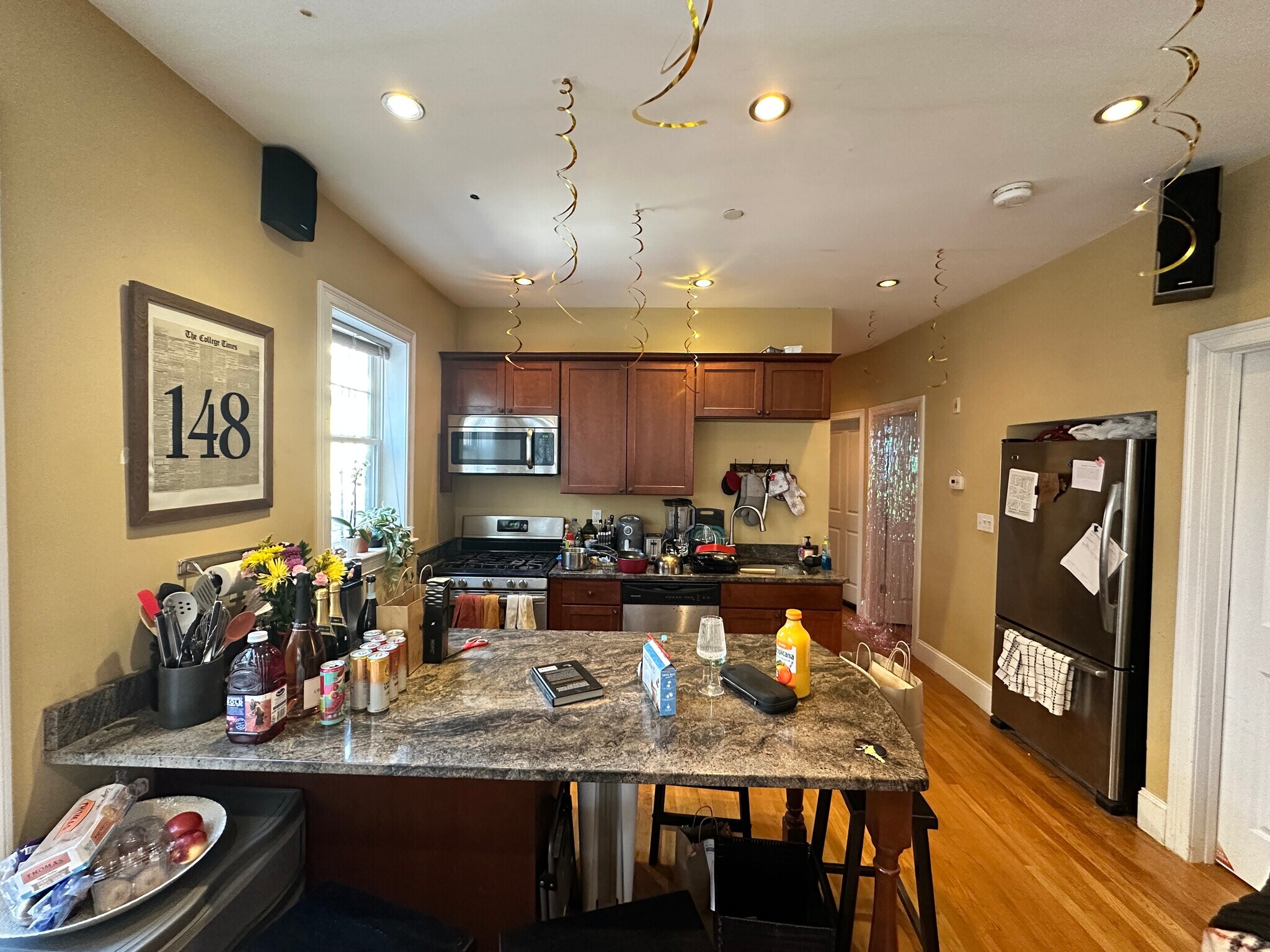 Building Photo - 148 Hillside St