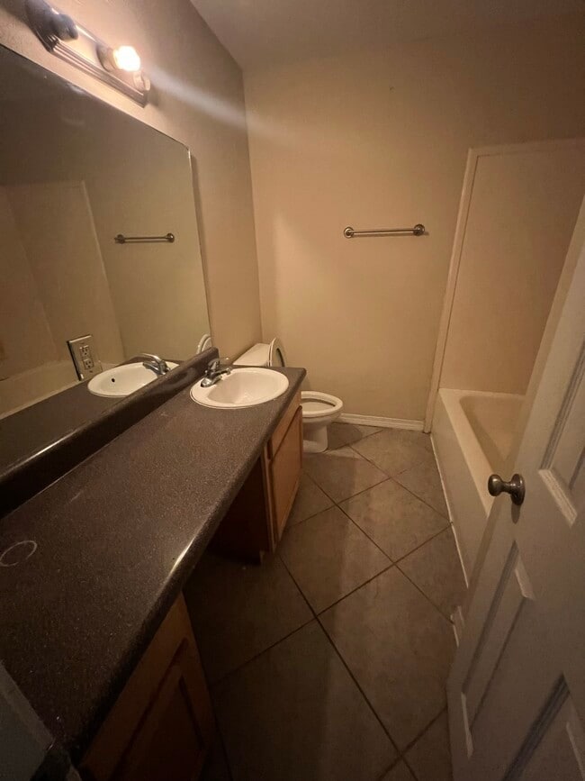 Building Photo - 1625 Martin Bluff Rd