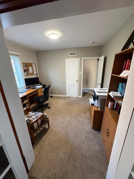 Building Photo - 2113 Broadlawn Rd