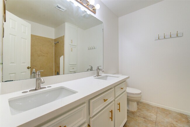 Building Photo - 902 Mesa Terrace Dr