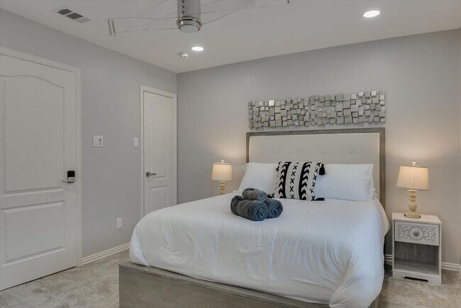 Building Photo - 2010 Indian Trail