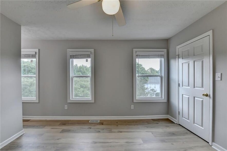Building Photo - 3876 Meadow Creek Dr