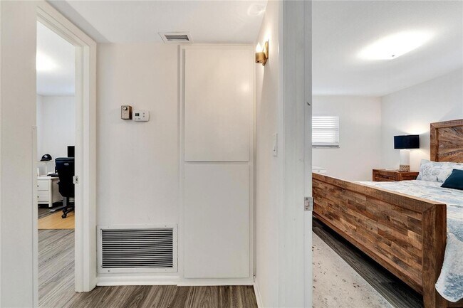 Building Photo - 1216 Hacienda Dr