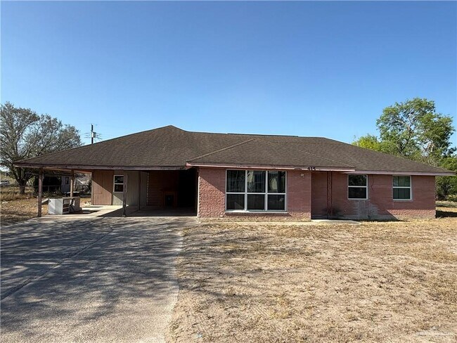 Building Photo - 415 W Edinburg Ave