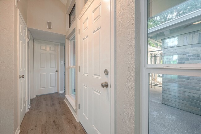 Building Photo - 15638 Schumann Ln