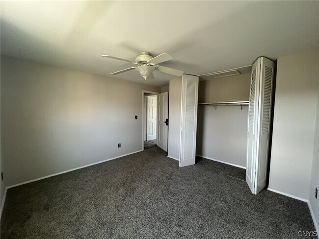 Building Photo - 10 Echodale Ave