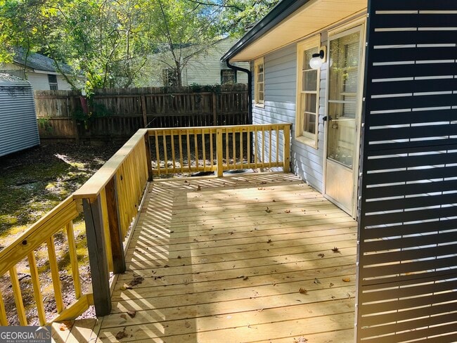 Building Photo - 531 Locke St