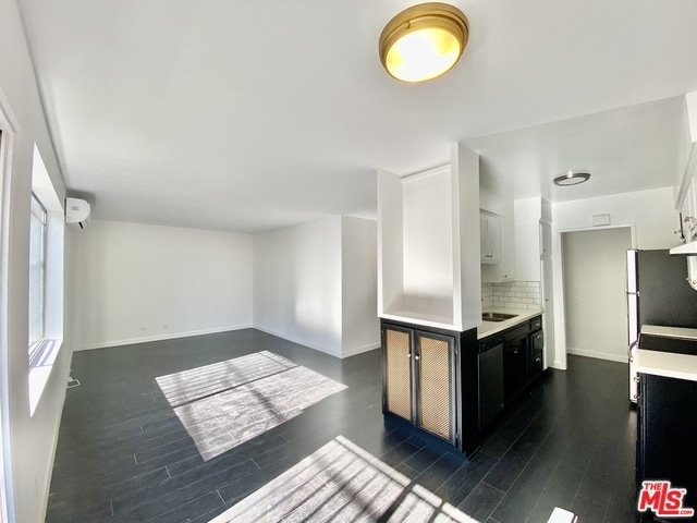 Building Photo - 2065 Rodney Dr