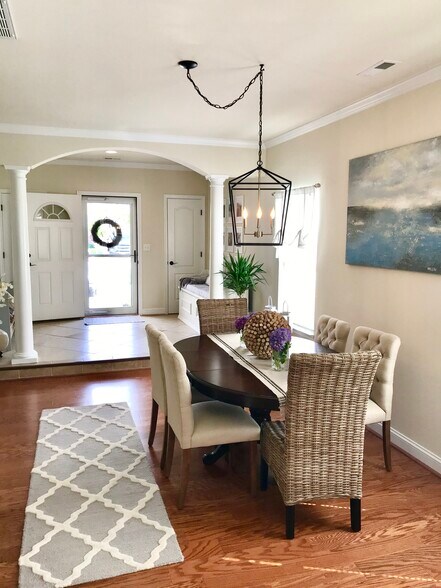 Building Photo - 7571 Villa Ct