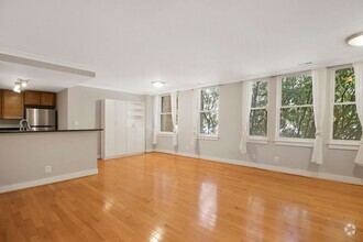 Building Photo - Sunny 3-Bedroom Corner Unit in Eckington/B...