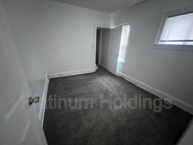 Building Photo - 4898 E 95th St