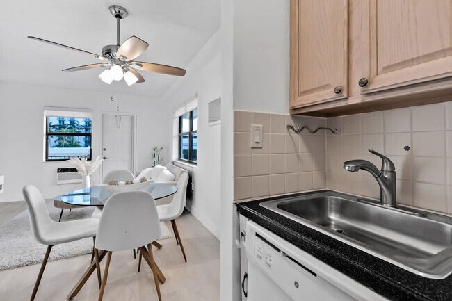 Building Photo - 321 Wilson St