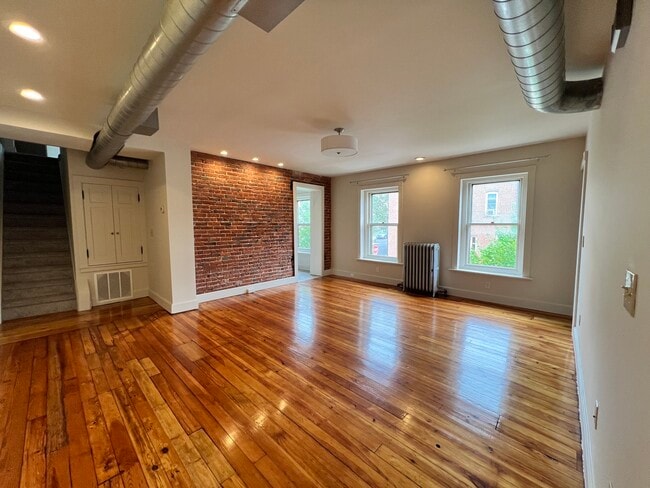 Building Photo - 838 W Gordon St