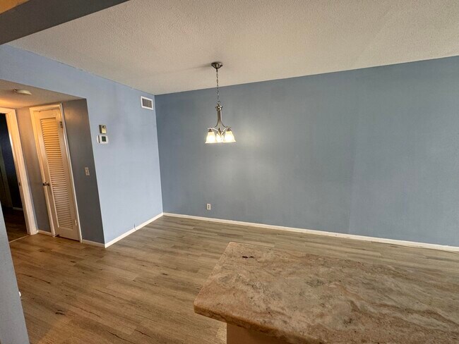 Building Photo - 100 Shore Ct