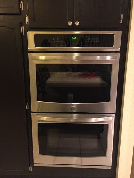 Double oven. - 2094 Balboa Cir
