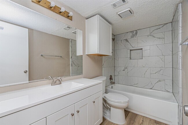 Building Photo - 2324 Summer Pl Dr