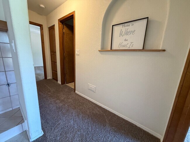 Building Photo - Price Reduced!! Desirable Uptown Sedona In...