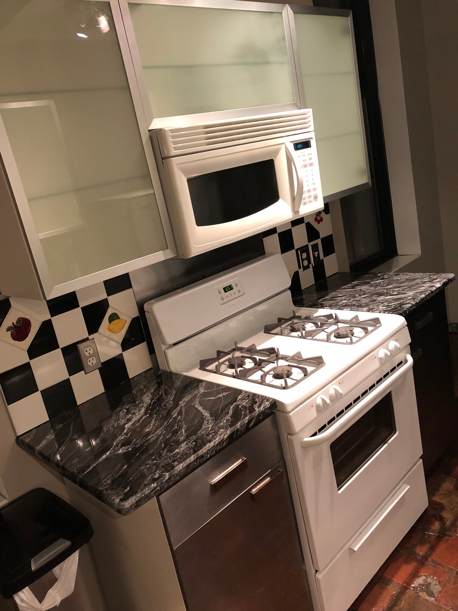 Stove and Microwave - 277 Bluff St