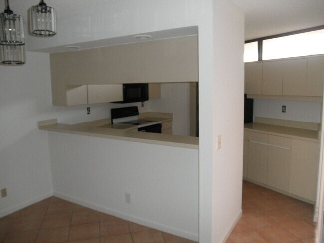 Building Photo - Somerset