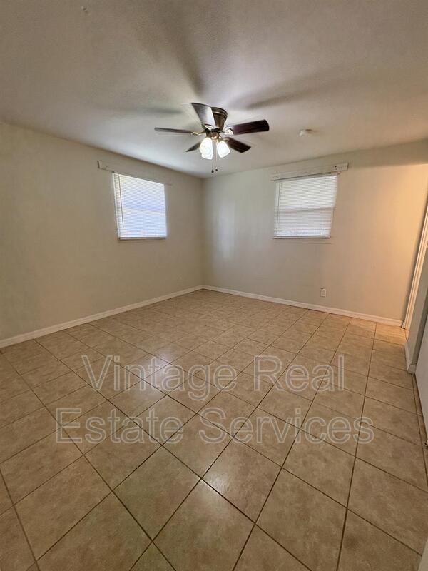 Building Photo - 2810 State Rd 60
