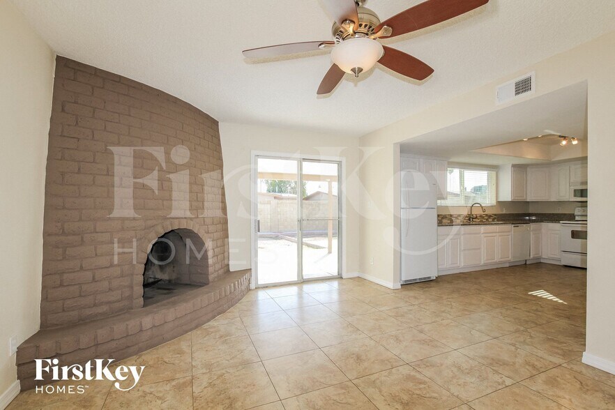 Building Photo - 3827 W Loma Ln