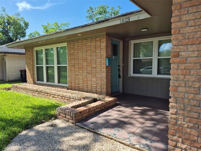 Building Photo - 1803 Colby Dr