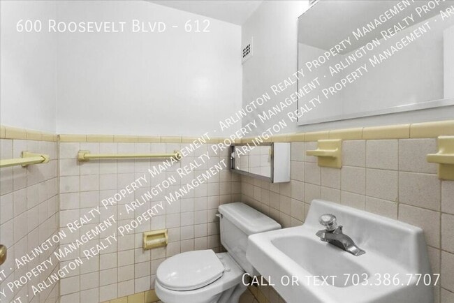 Building Photo - 600 Roosevelt Blvd