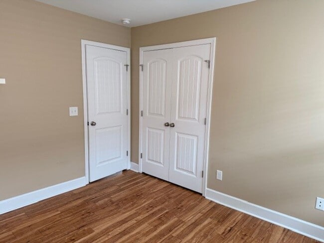 Building Photo - Home is located in Avendale-Rocky Point ad...