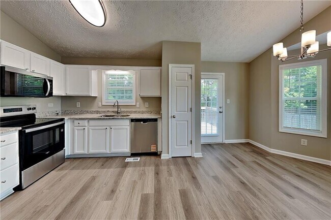 Building Photo - 110 Rockefeller Ln