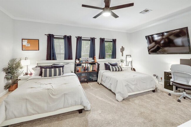 Building Photo - 3019 Plantation Dr
