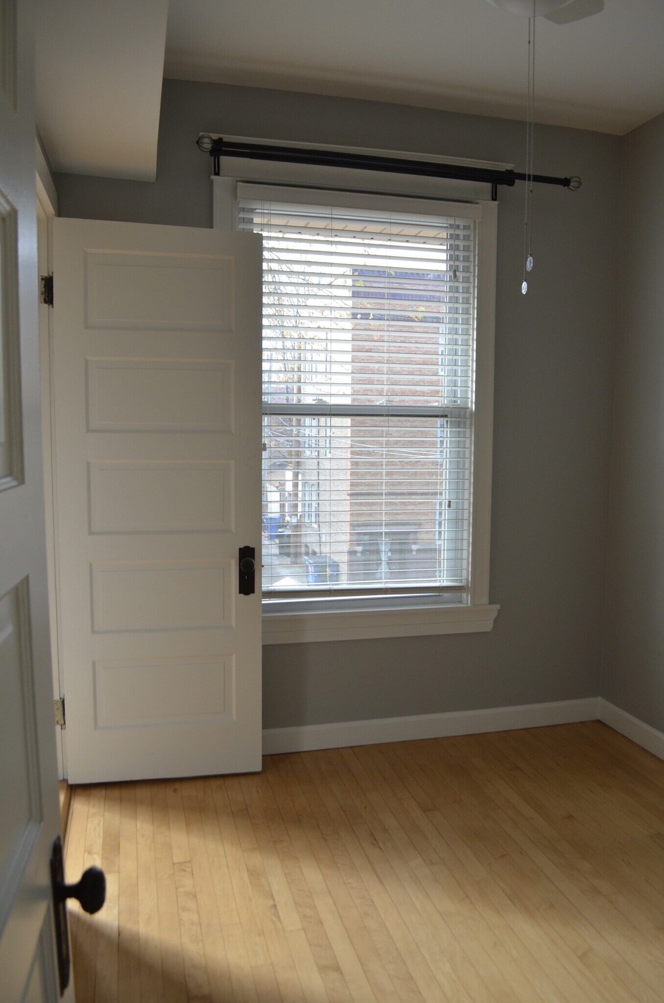 Front bedroom - 3643 N Hoyne Ave