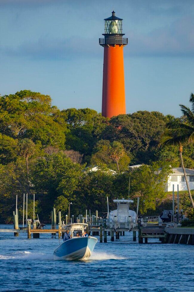 Building Photo - 353 S US Hwy 1