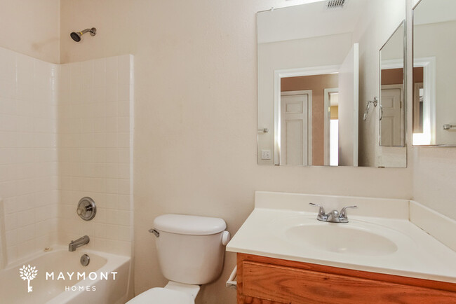 Building Photo - Comfortable 3-Bedroom Home