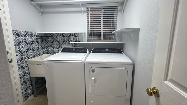 Building Photo - 3310 Robin Nest Ct