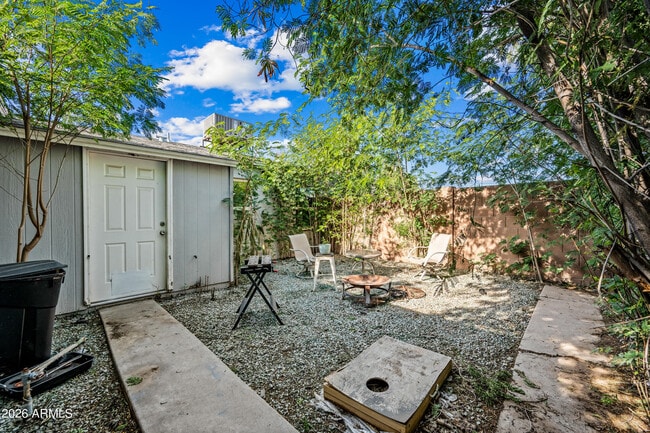 Building Photo - 907 N 22nd Pl