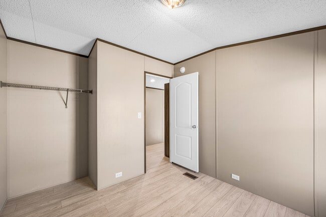 Building Photo - 2301 NW Sheridan Rd