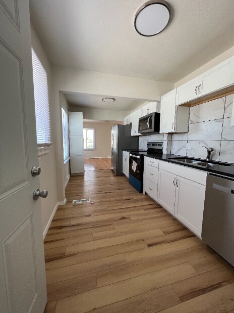 Building Photo - Completely Renovated Three Bedroom Apartment
