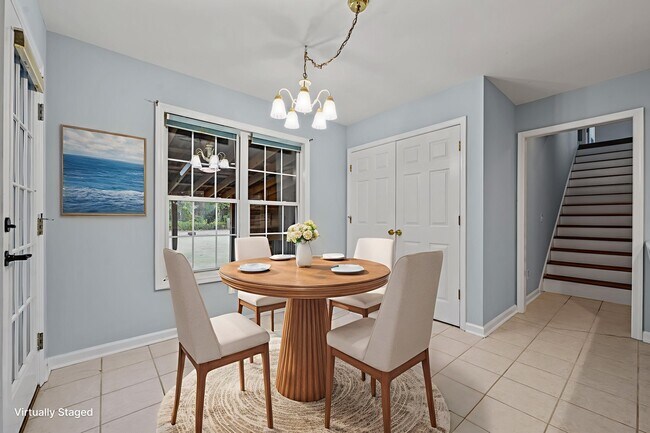 Building Photo - 200 Bridlewood Dr