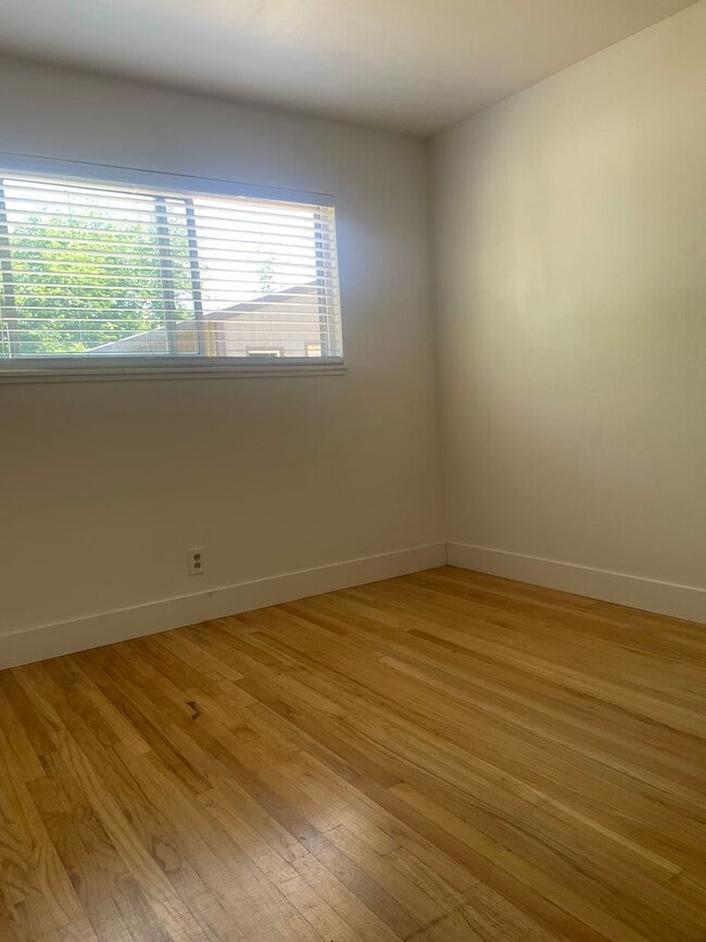 Building Photo - WONDERFUL HOME LOCATED IN KUTRAS TRACT!