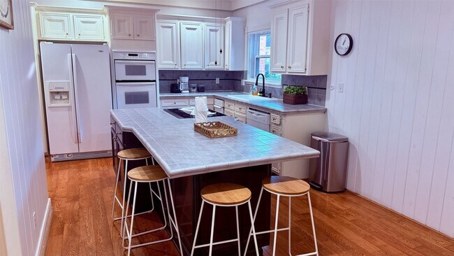 Building Photo - 1802 Potomac Dr